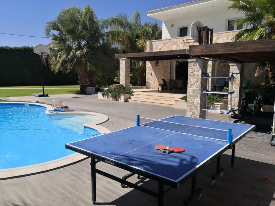 Table tennis