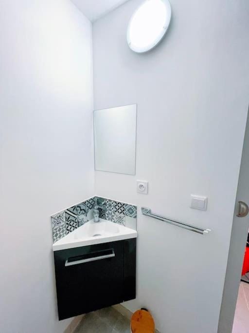 Mini studio 10m2 central & clim Idéal pour une escale à Béziers Apartment in Béziers