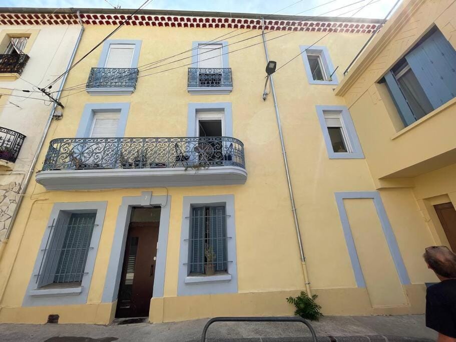 Mini studio 10m2 central & clim Idéal pour une escale à Béziers Apartment in Béziers