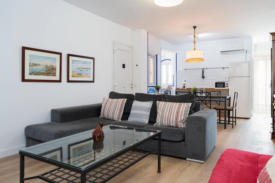 Kitchen or kitchenette, Living room, Dining area