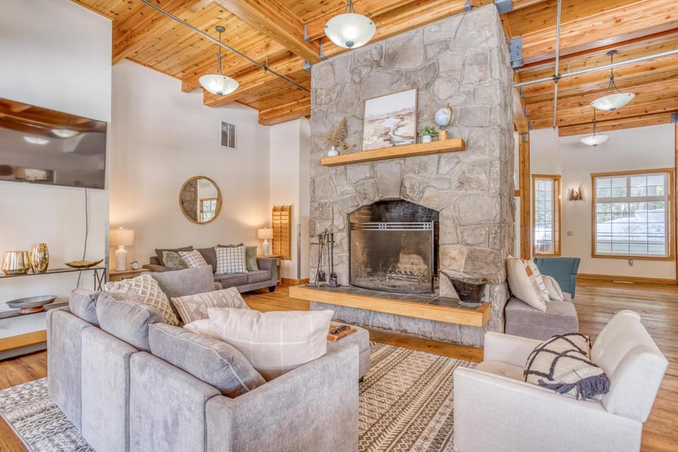 The Coho Lodge & The Chinook Lodge at Government Camp - Meredith Lodging House in Clackamas County