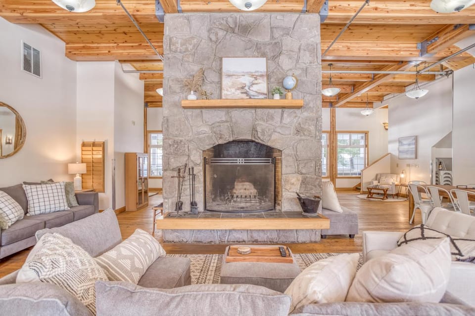 The Coho Lodge & The Chinook Lodge at Government Camp - Meredith Lodging House in Clackamas County