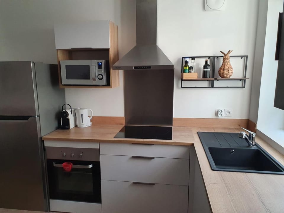 Coffee/tea facilities, Kitchen or kitchenette, dishwasher, oven, stove, toaster
