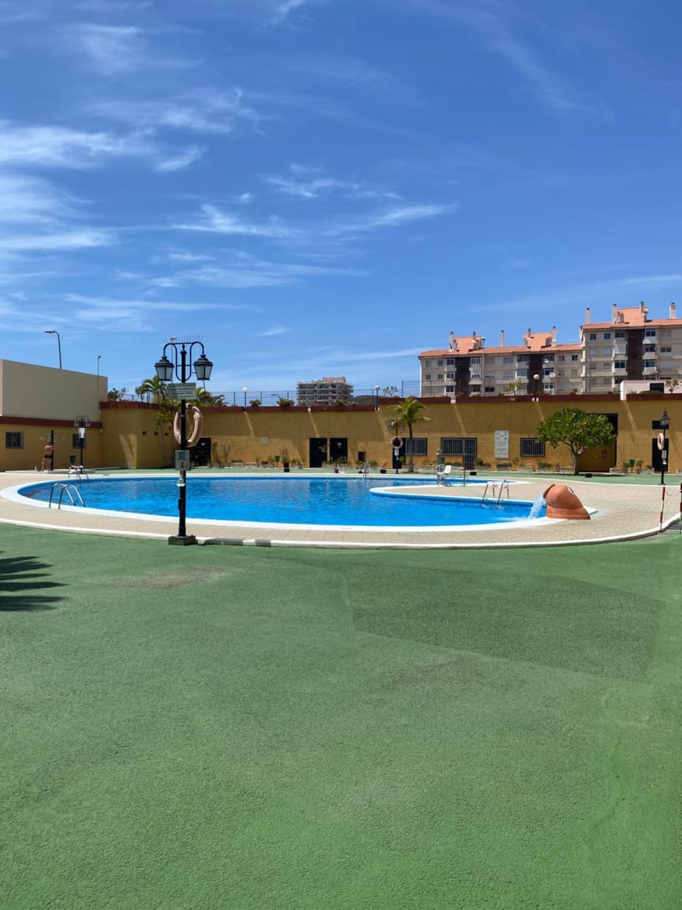 Day, Swimming pool