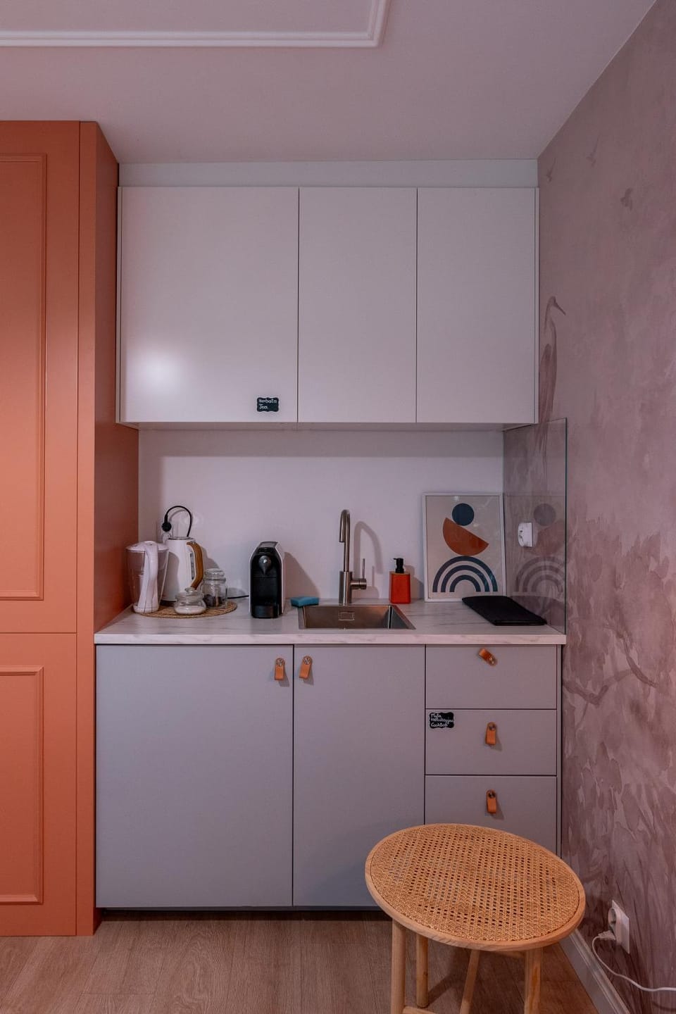 Coffee/tea facilities, Kitchen or kitchenette, minibar, stove