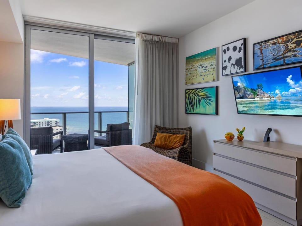 Cosy 1 Bedroom On the Beach, Ocean & City Views at LYFE Resort House in Hollywood Beach