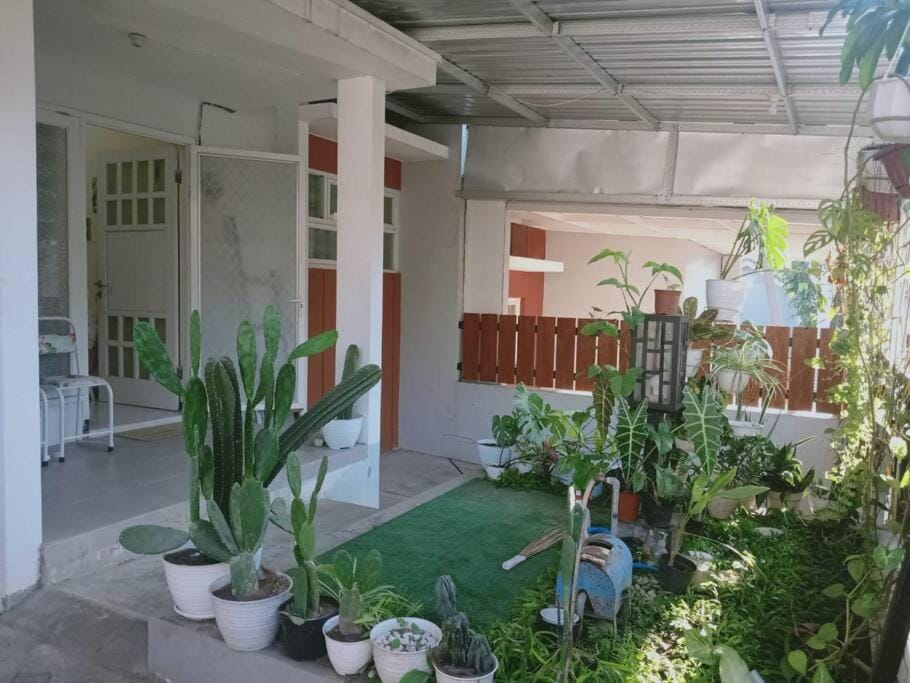 The Garden Homestay Syariah dekat Batu, pintu tol, UB, UMM Villa in East Java