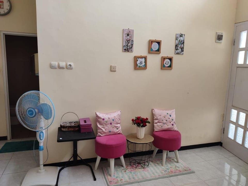 The Garden Homestay Syariah dekat Batu, pintu tol, UB, UMM Villa in East Java