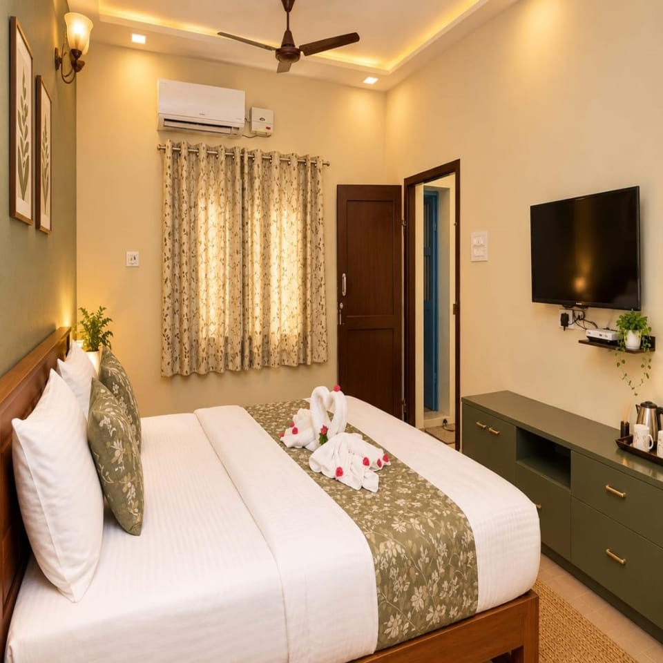 Photo of the whole room, Bedroom