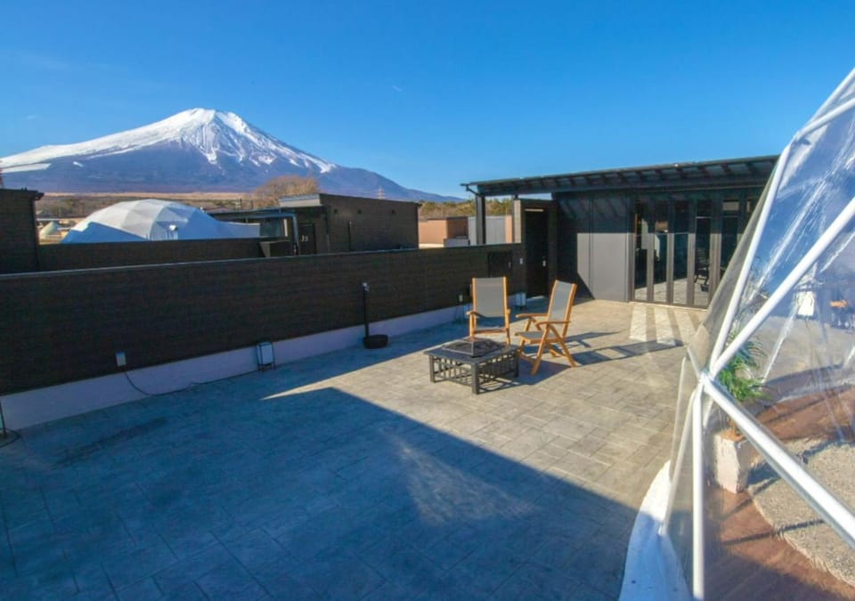 Property building, Patio, Natural landscape, Mountain view, Mountain view
