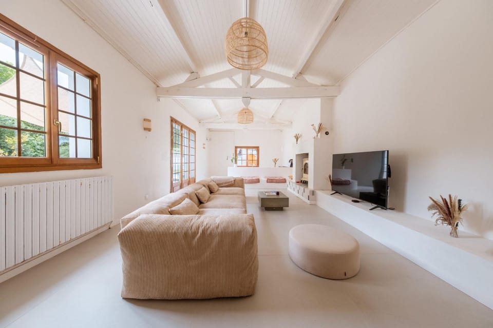 Harmony Homes Saint-Sulpice-de-Royan - Heated Pool & Beaches 15 min Away Villa in Nouvelle-Aquitaine