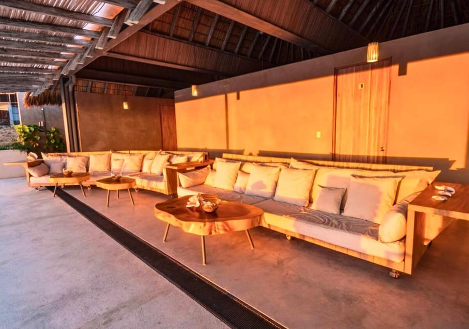 Communal lounge/ TV room, Living room, Seating area