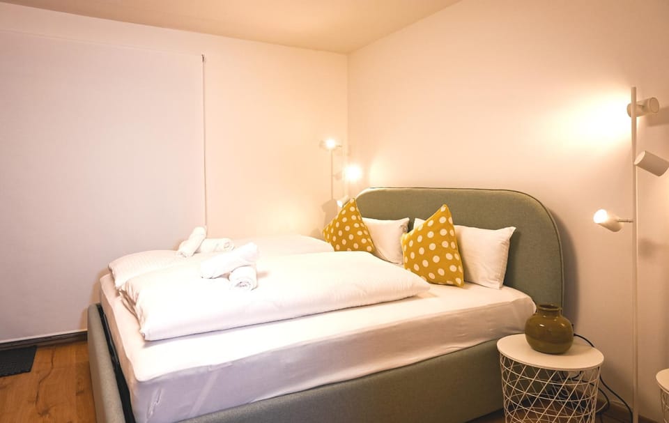 Bed, Photo of the whole room, towels