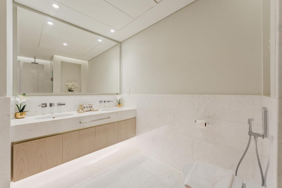 Palm Tower where Luxury & View meet in one place Apartment in Dubai