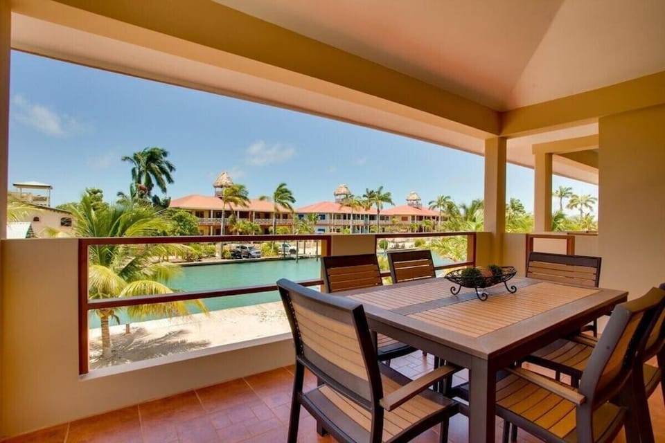 Magnificent Belize Townhouse-Pool-Private Island Apartment in Placencia
