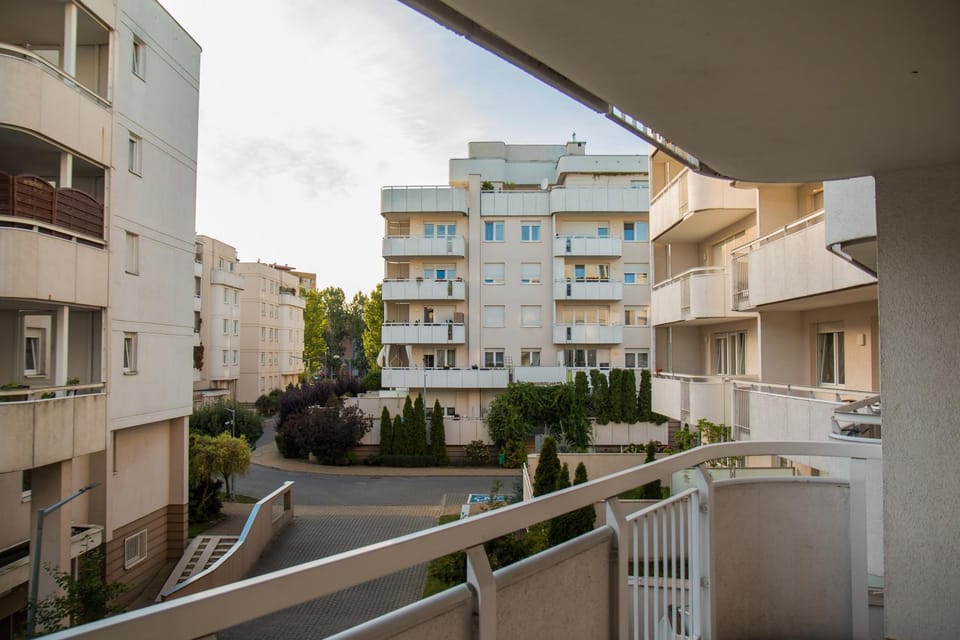 Neighbourhood, View (from property/room), Balcony/Terrace, Parking