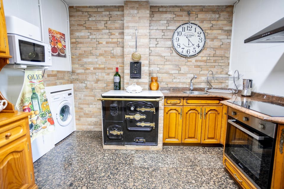 Kitchen or kitchenette, oven, stove