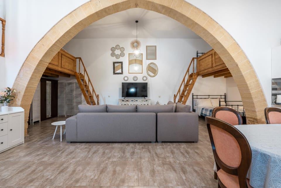 Communal lounge/ TV room