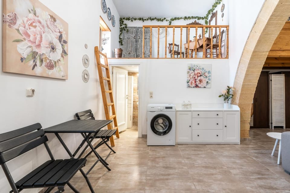 Seating area, laundry