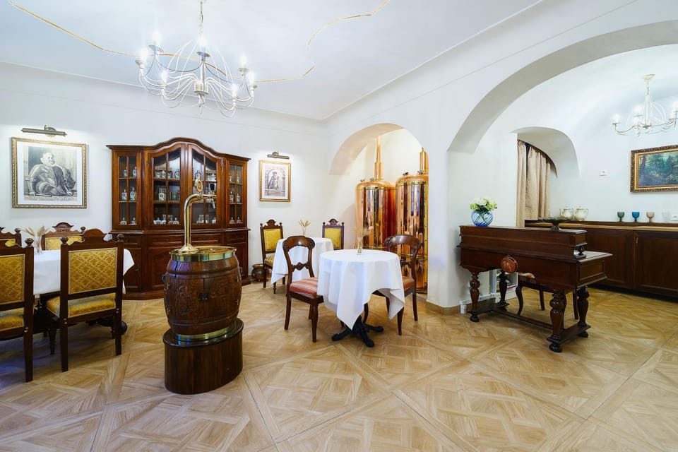 Lobby or reception, Food and drinks, Seating area, Buffet breakfast