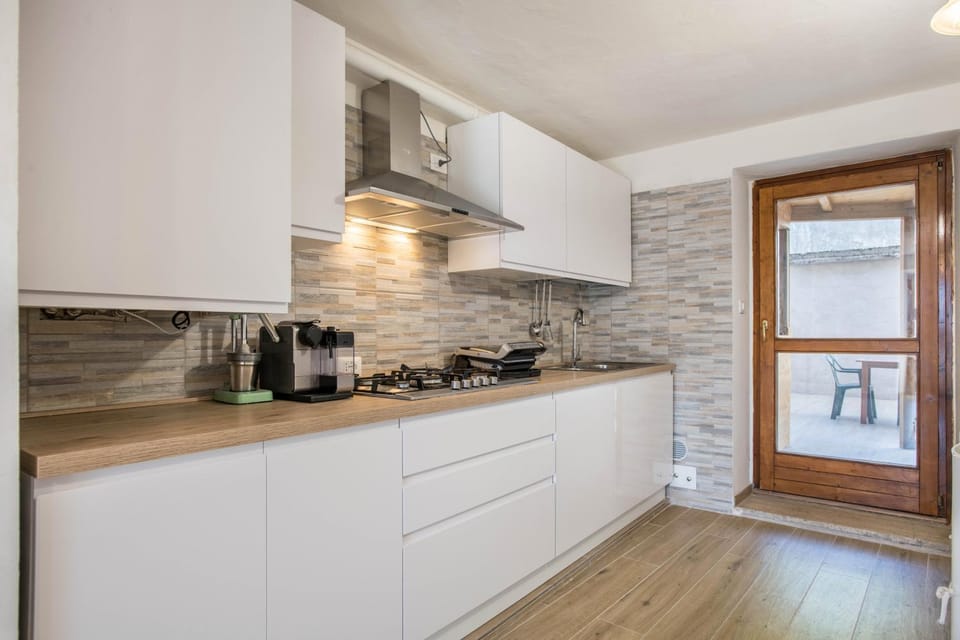 Kitchen or kitchenette, Living room