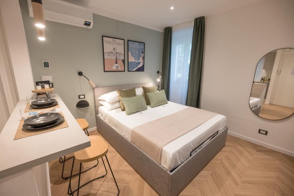 Bed, Kitchen or kitchenette, Living room, Photo of the whole room, Seating area, Bedroom, towels, wardrobe