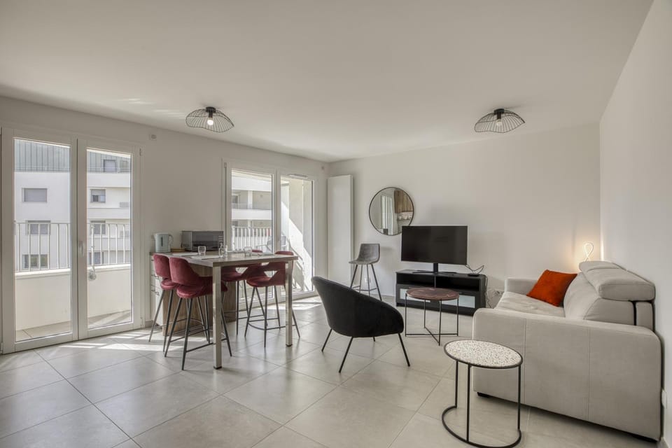 Communal lounge/ TV room, Living room