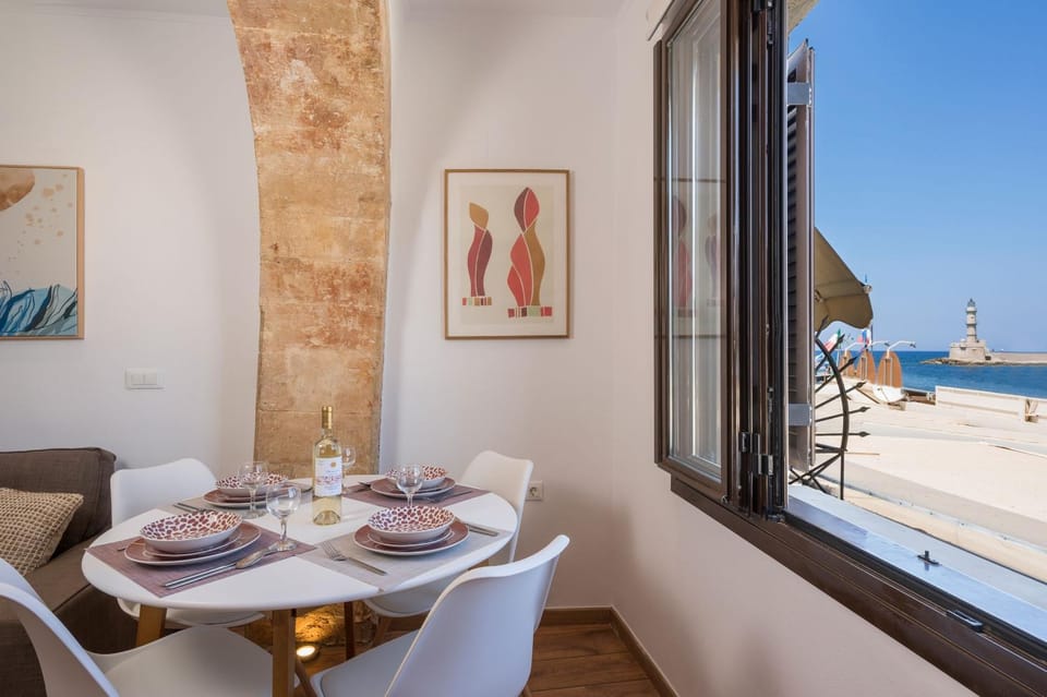 Dining area, Landmark view, Sea view