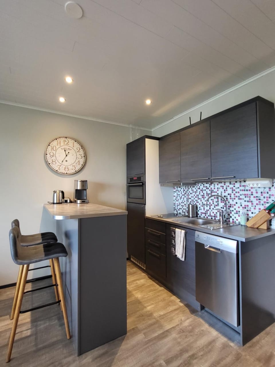 Coffee/tea facilities, Dining area, dishwasher, pet friendly, toaster, kitchen