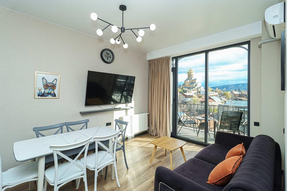 Luxurious 3BR Apartment W Stunning views Apartment in Tbilisi, Georgia