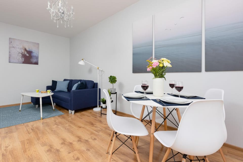 Communal lounge/ TV room, Living room, Dining area