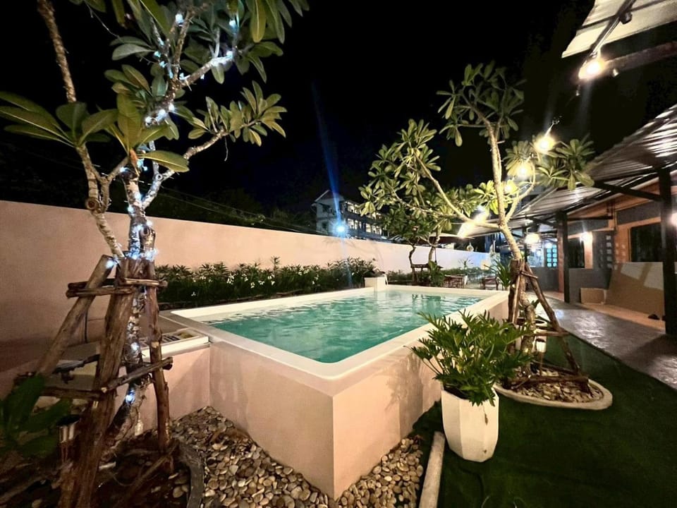 The Snug & The Sierra Airportel Bed and Breakfast in Mai Khao