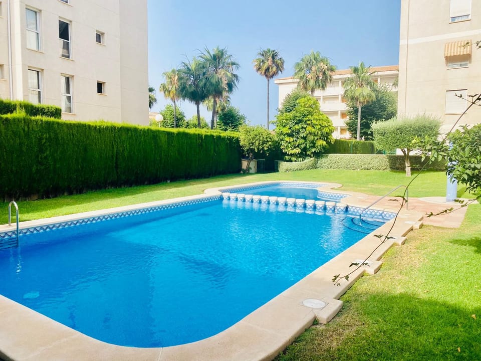 Property building, Swimming pool, Swimming pool