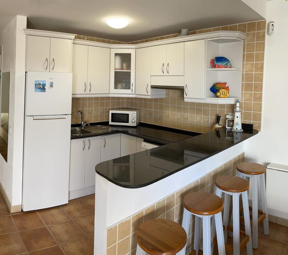 Coffee/tea facilities, Kitchen or kitchenette, Dining area, dishwasher, minibar, stove, toaster