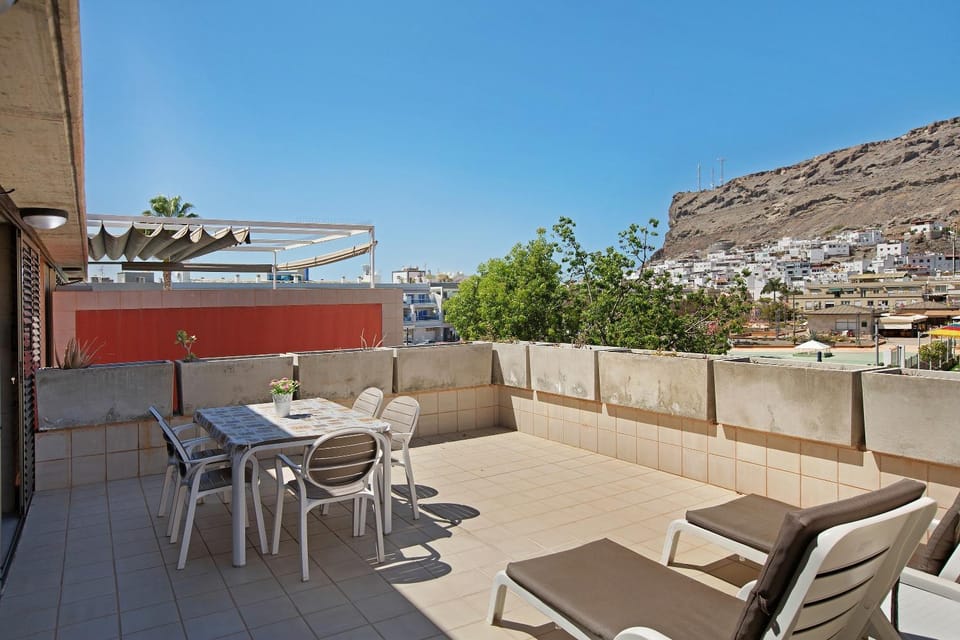 Property building, Balcony/Terrace, Living room