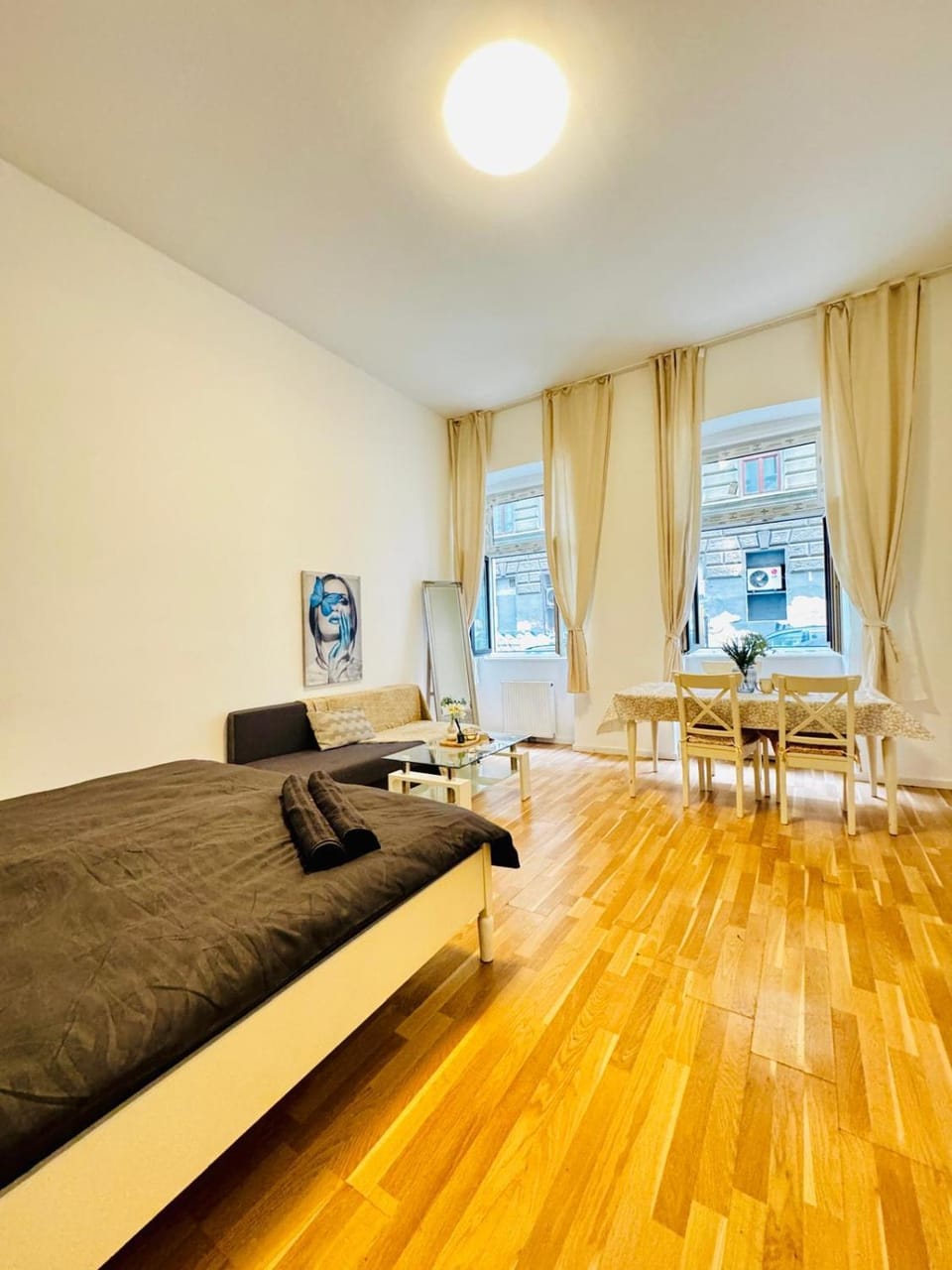 Bed, Seating area, Dining area, Bedroom