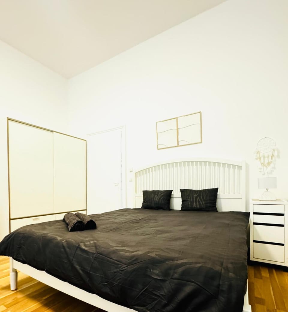 Bed, Bedroom, wardrobe