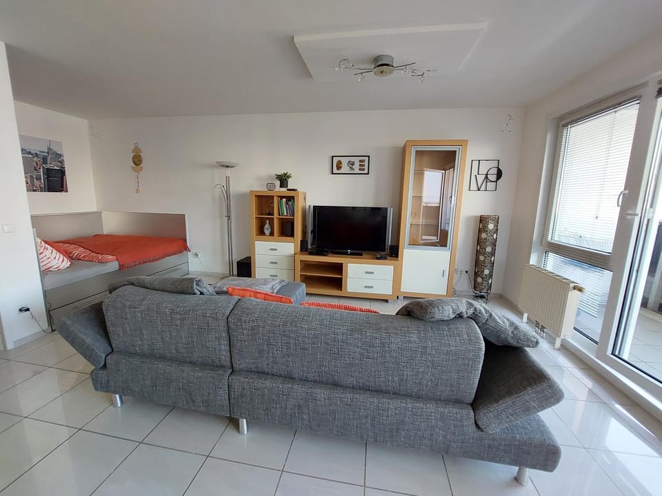 Communal lounge/ TV room, TV and multimedia, Living room, Seating area