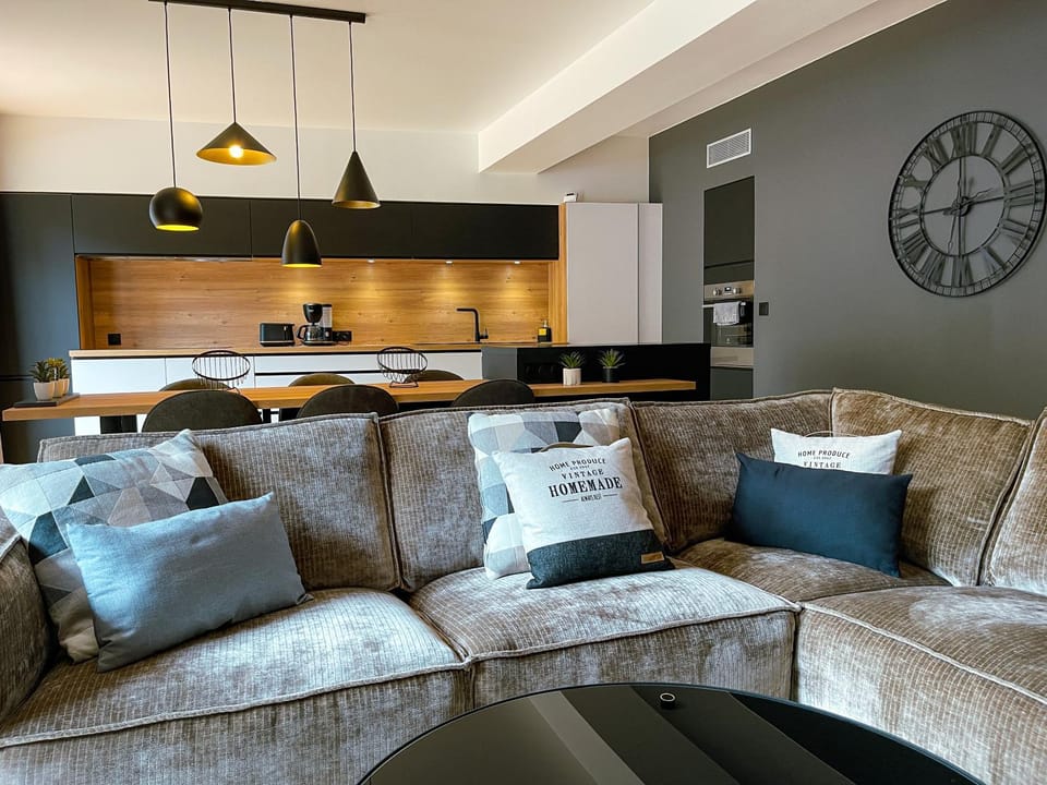 Kitchen or kitchenette, Living room, Seating area