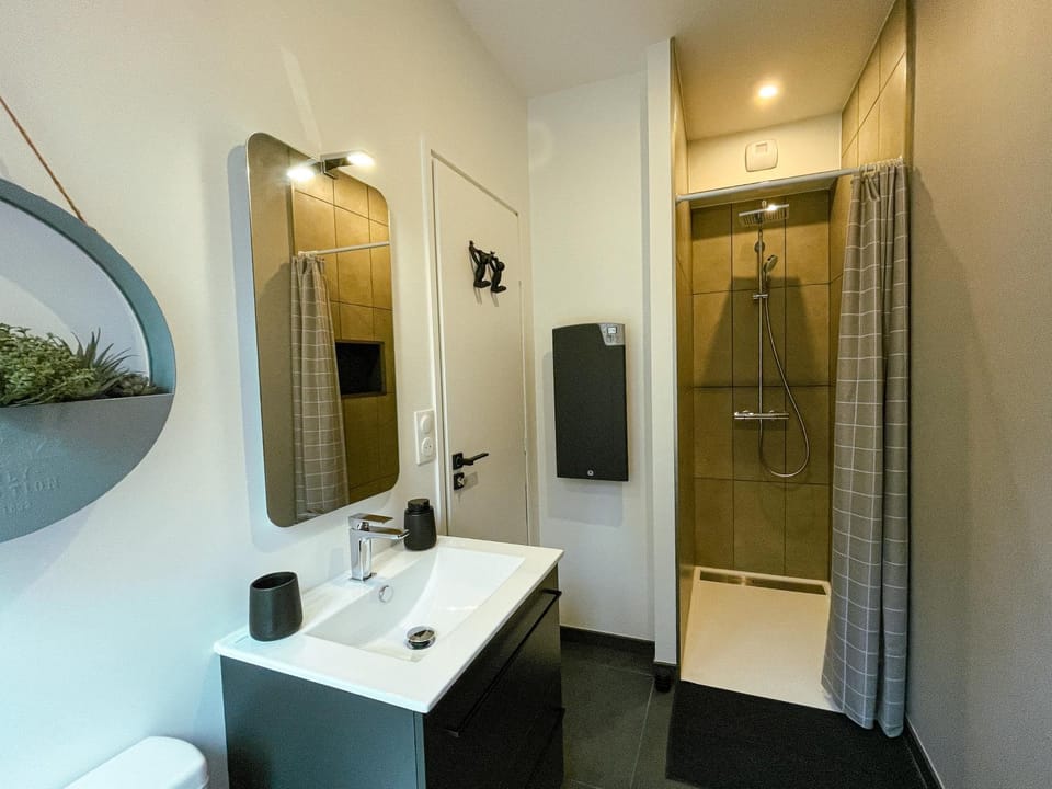 Shower, Toilet, Bathroom