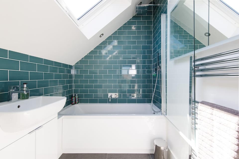 Luxury designer coastal home for 10 with hot tub House in West Wittering
