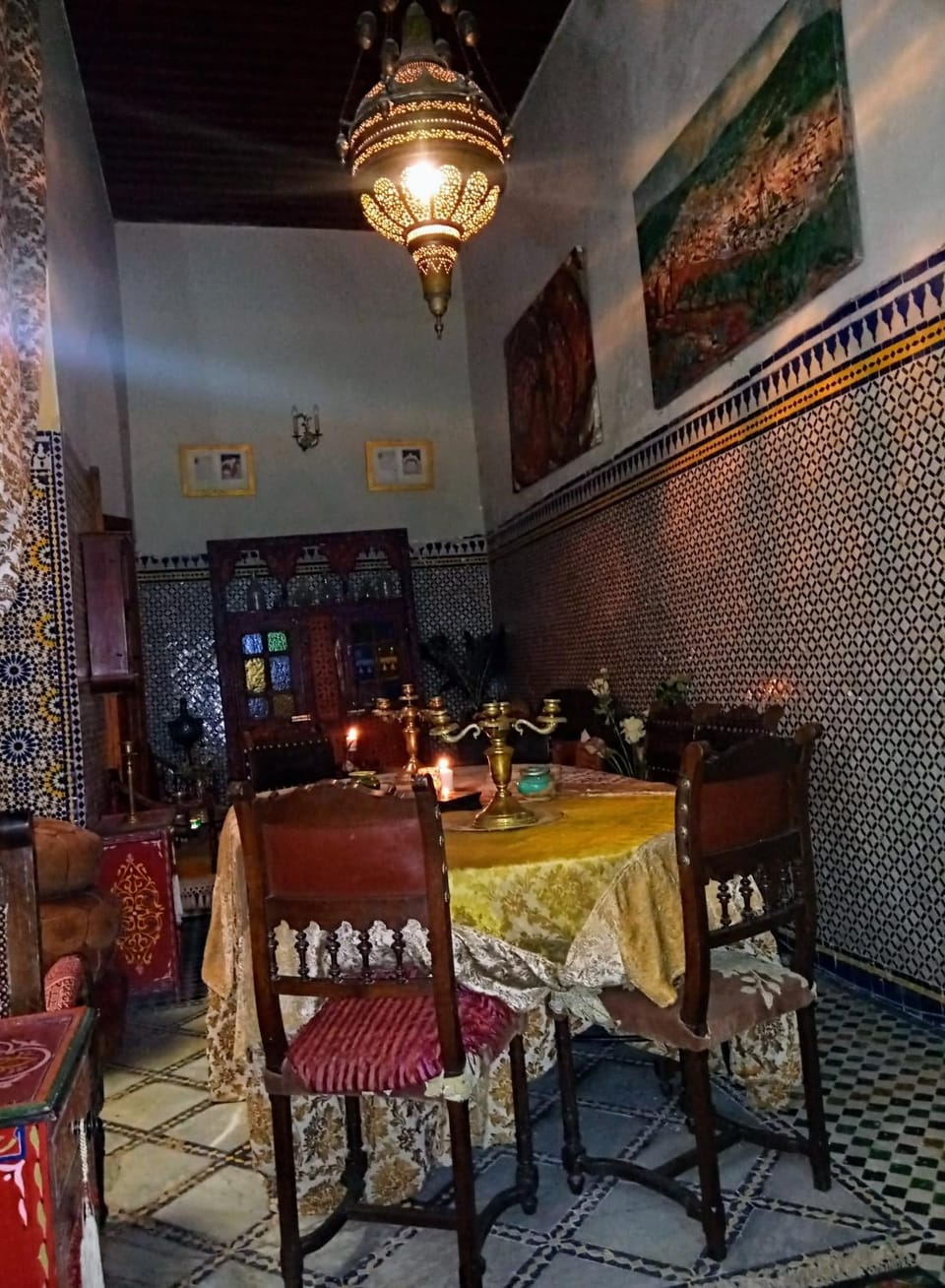Property building, Restaurant/places to eat, Breakfast