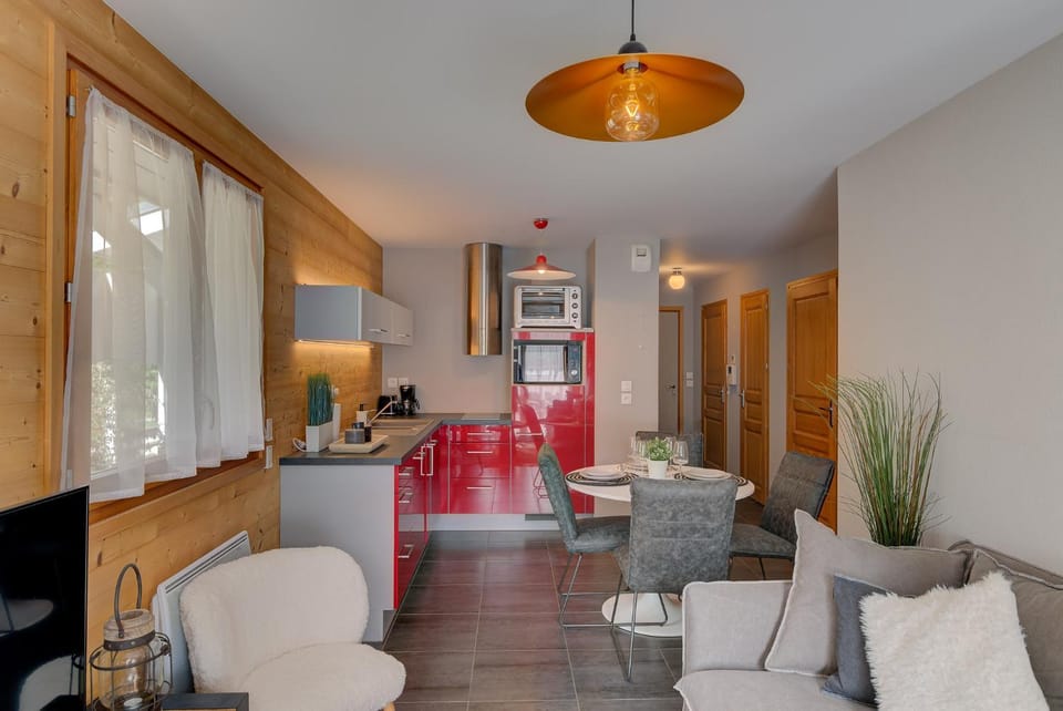 Kitchen or kitchenette, Seating area