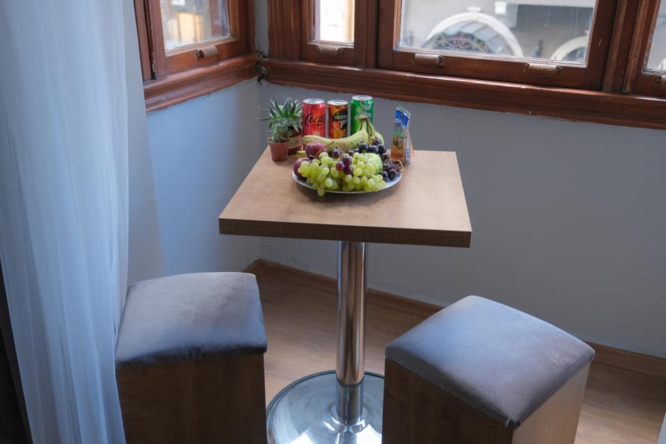 Balcony/Terrace, Food and drinks, Dining area