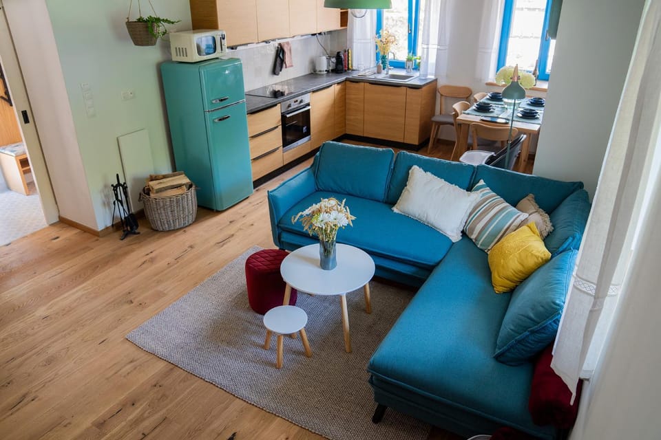 Kitchen or kitchenette, Living room, Seating area, Dining area