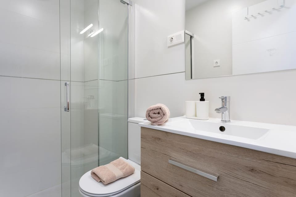 Shower, Bathroom, towels