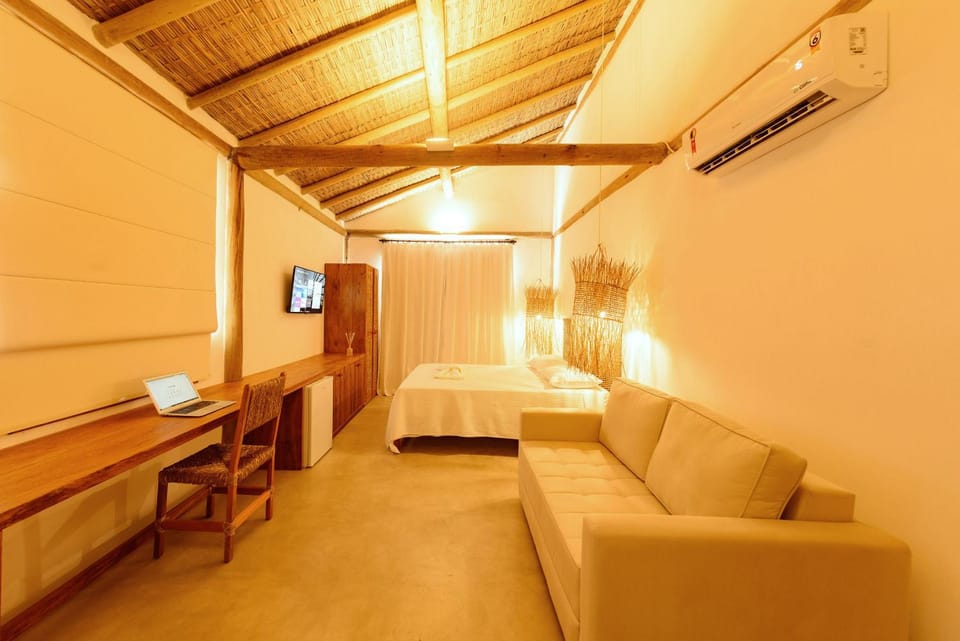 Bed, TV and multimedia, Photo of the whole room, Seating area, Bedroom, air conditioner