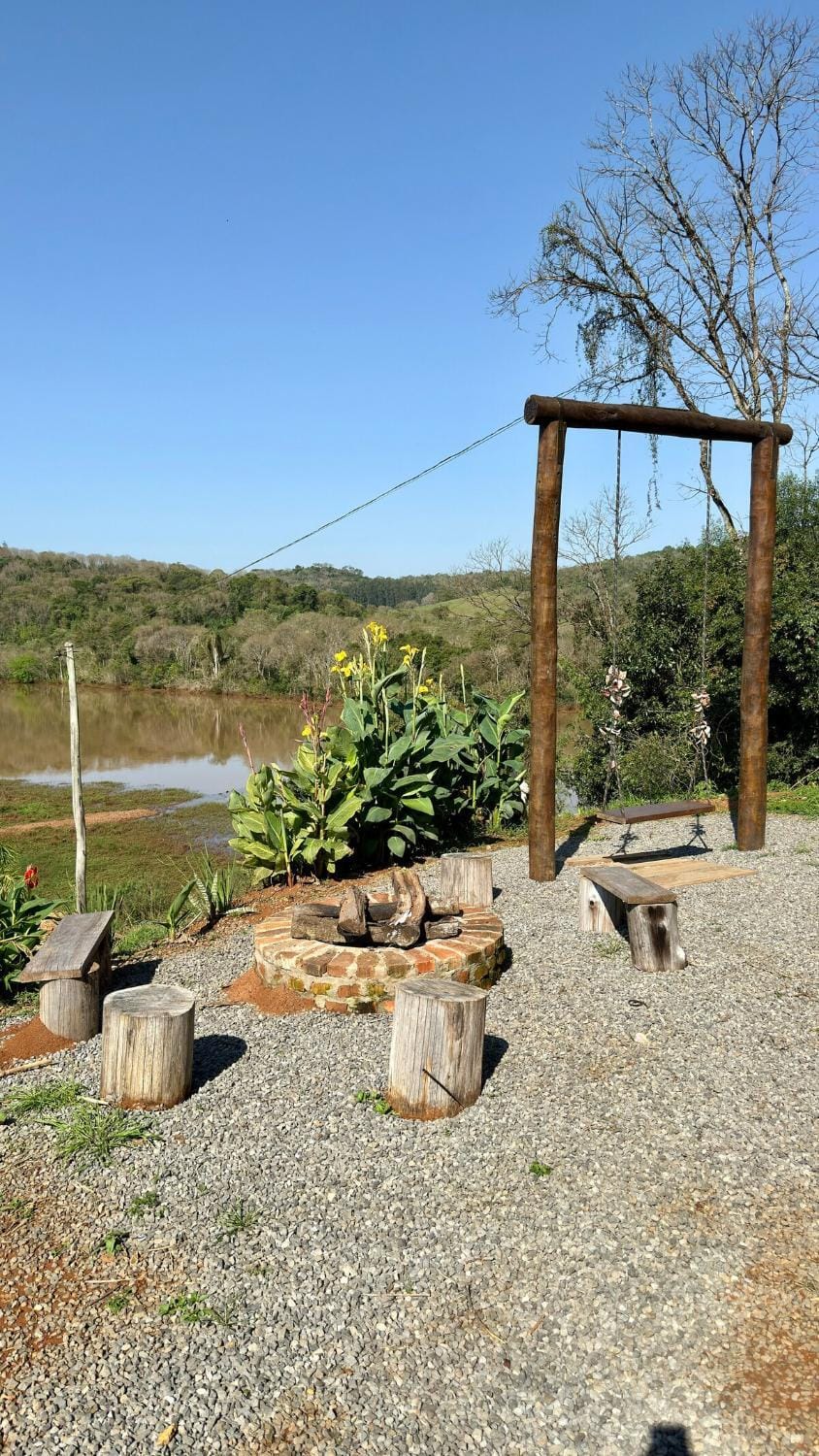 Casa rústica às margens do lago House in State of Santa Catarina