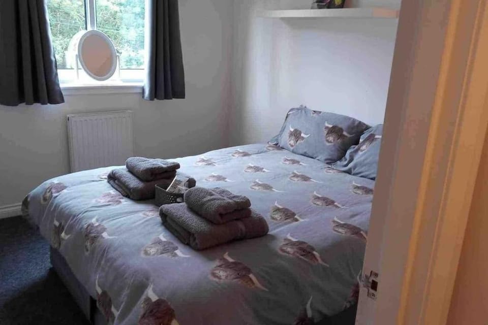Modern 2 bed flat, private parking & sec entry Apartment in Greenock