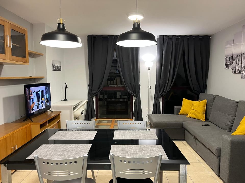 TV and multimedia, Seating area, Dining area
